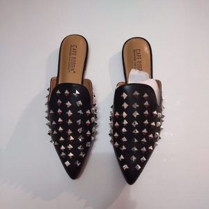 New cape Robbin Spike Flat